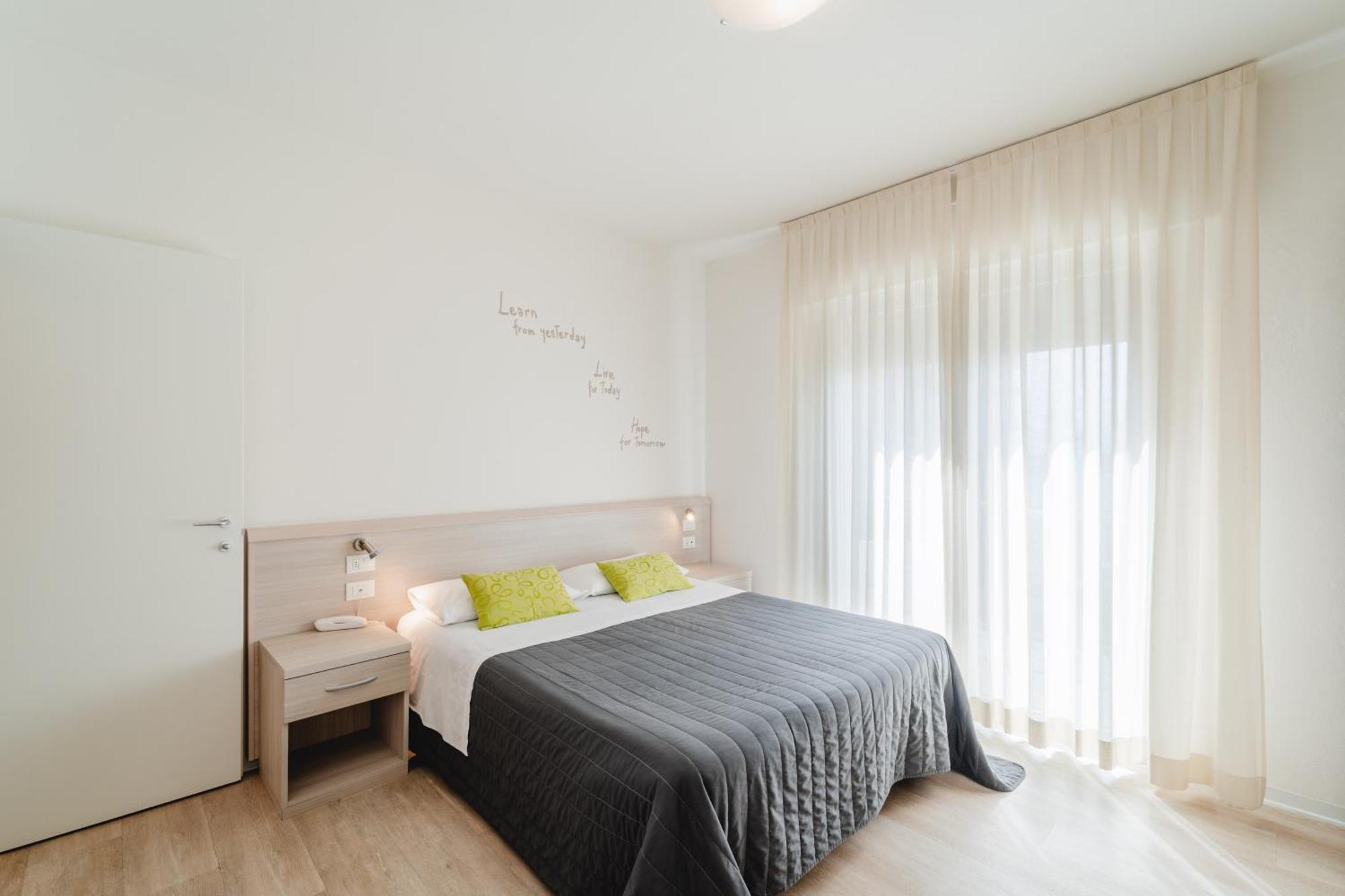 Deluxe szoba 1 kétszemélyes vagy 2 külön ággyal - kilátással a tengerre